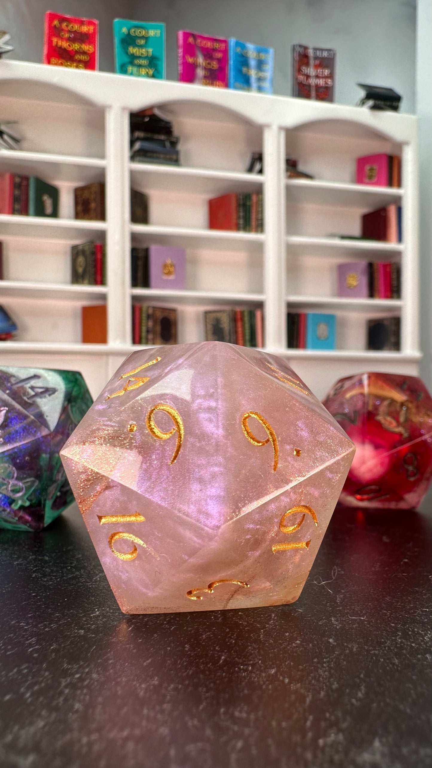 Helios- 40 MM Logo d20 Chonk