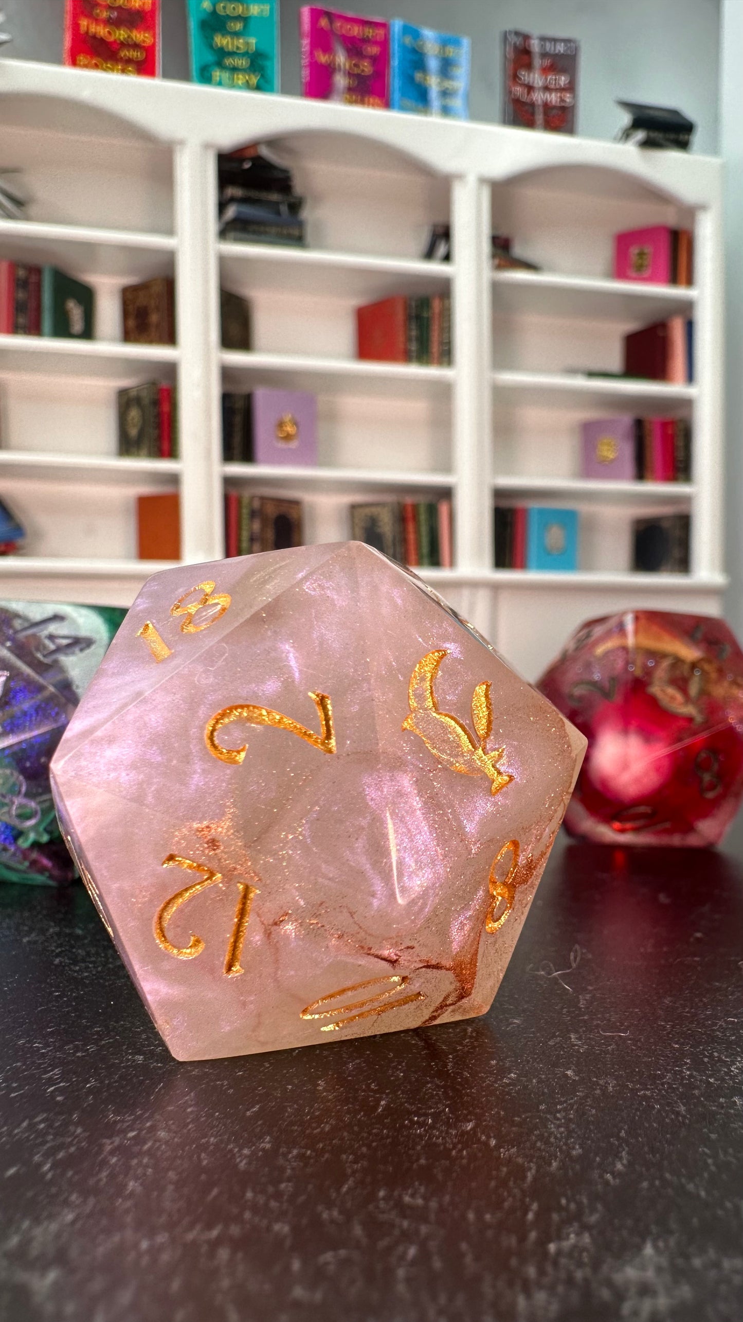 Helios- 40 MM Logo d20 Chonk