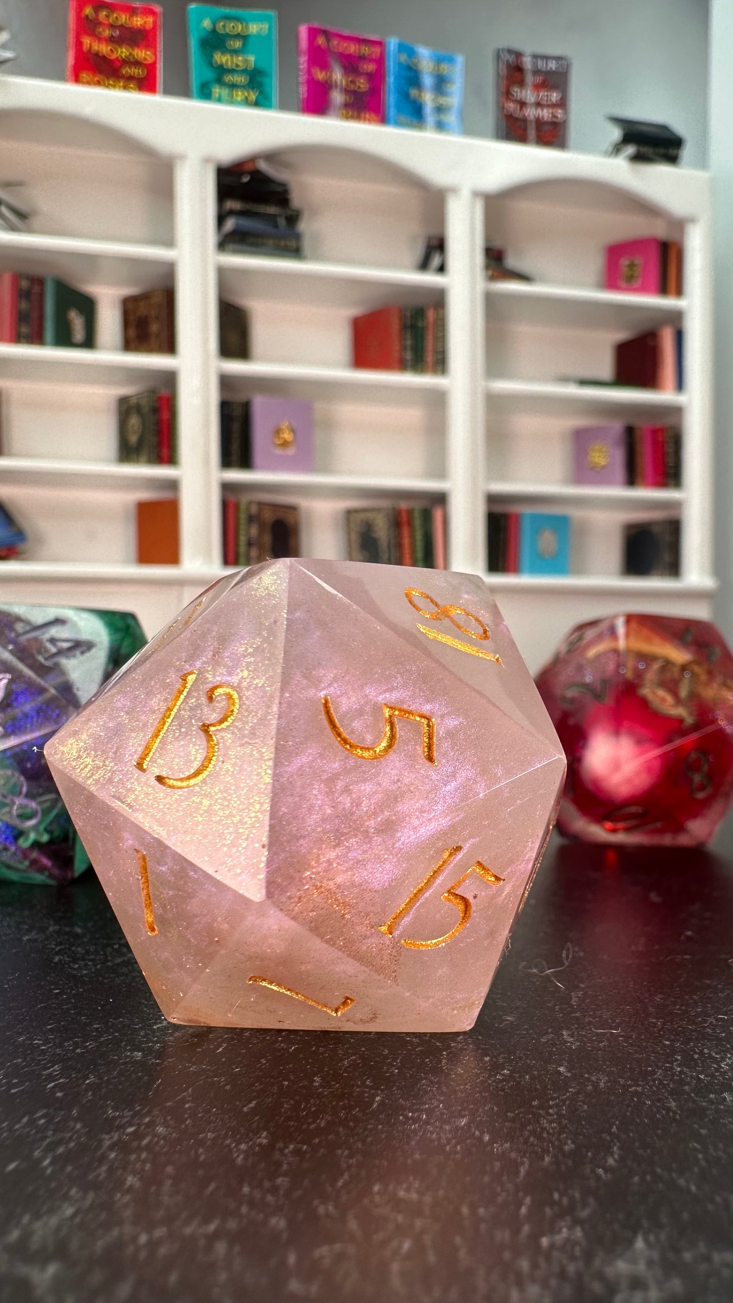 Helios- 40 MM Logo d20 Chonk
