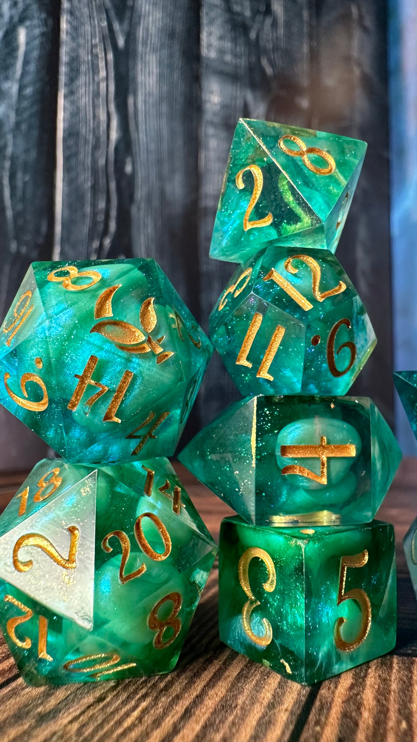 Tharion- 8 piece polyhedral dice set