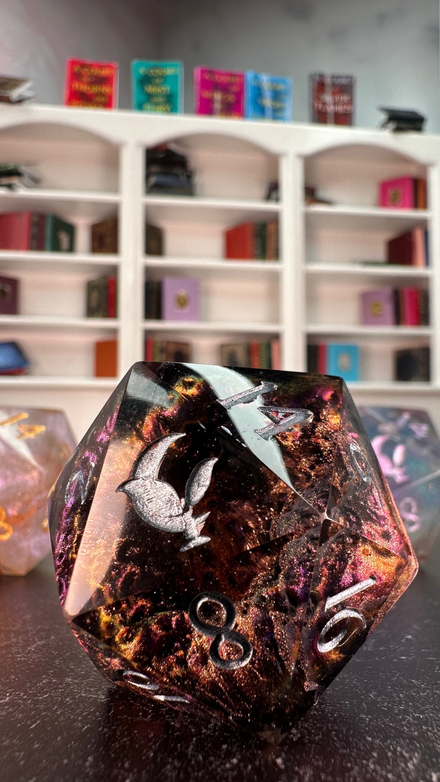 Rhysand- 40 MM Logo d20 Chonk