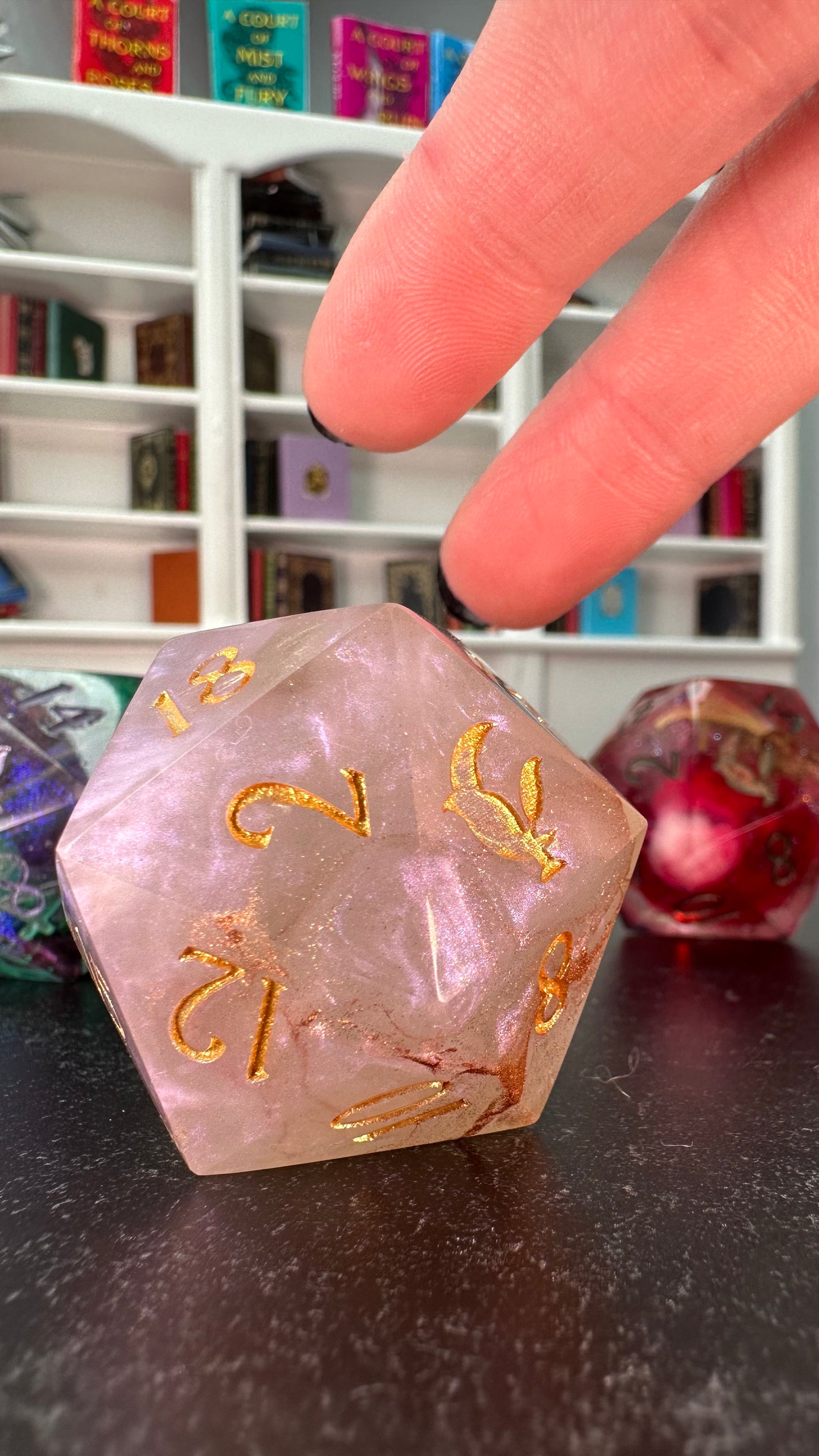 Helios- 40 MM Logo d20 Chonk