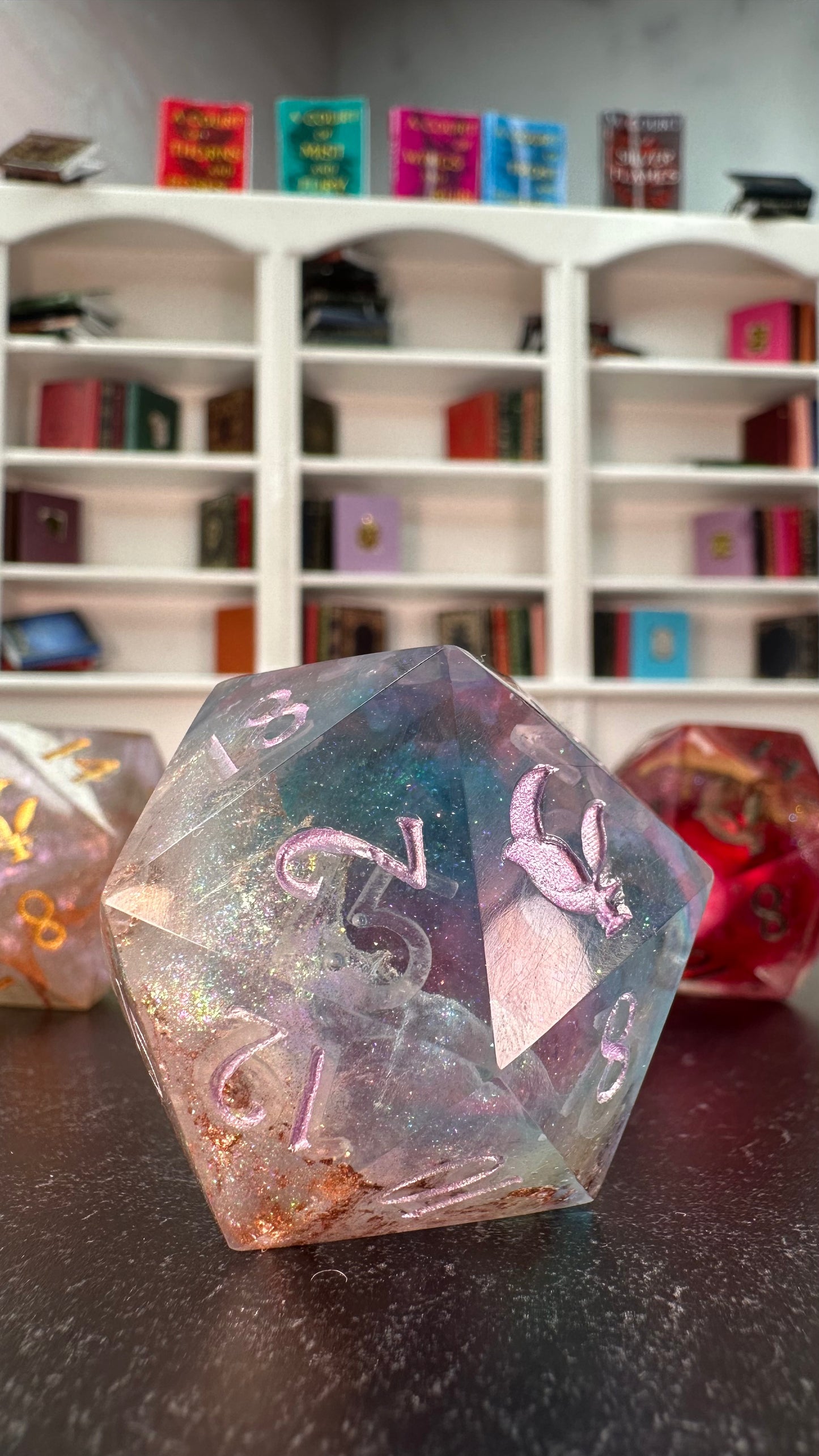 Velaris- 40 MM Logo d20 Chonk