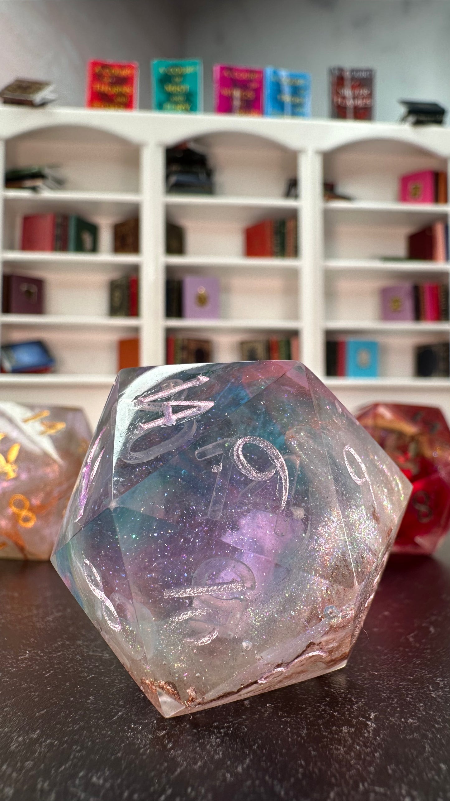 Velaris- 40 MM Logo d20 Chonk