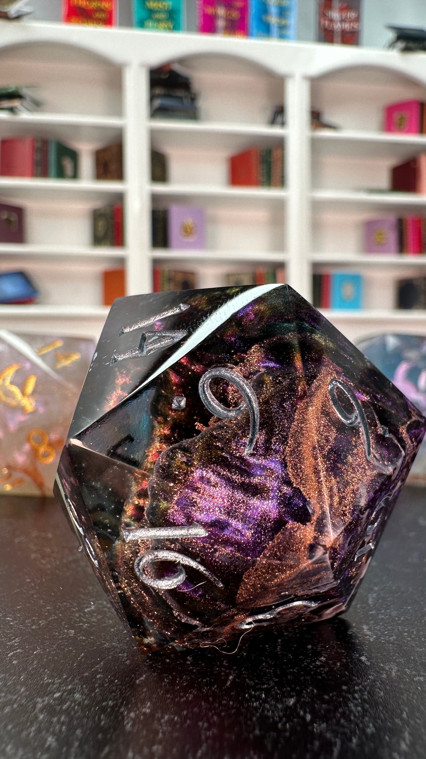 Rhysand- 40 MM Logo d20 Chonk
