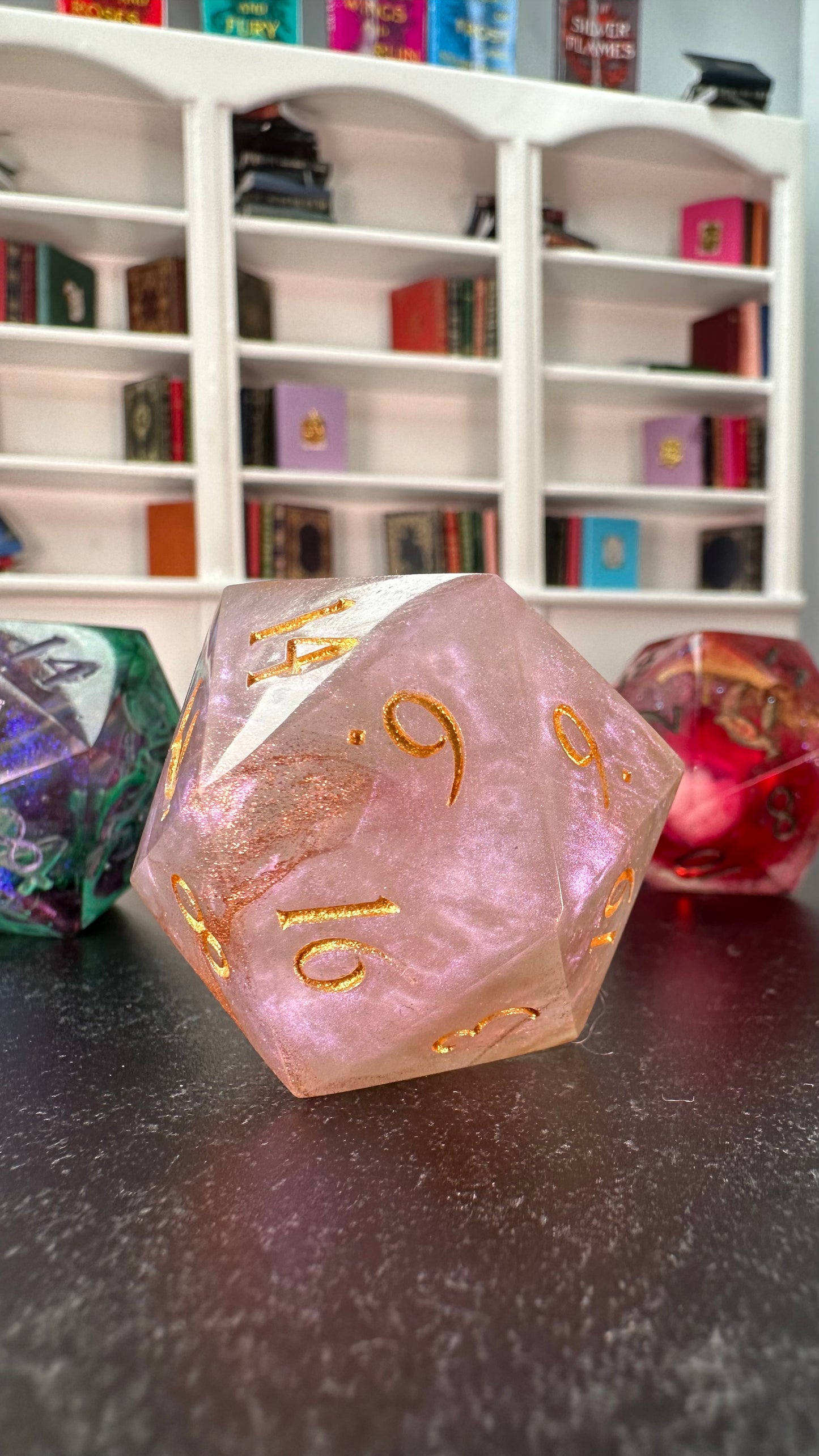 Helios- 40 MM Logo d20 Chonk