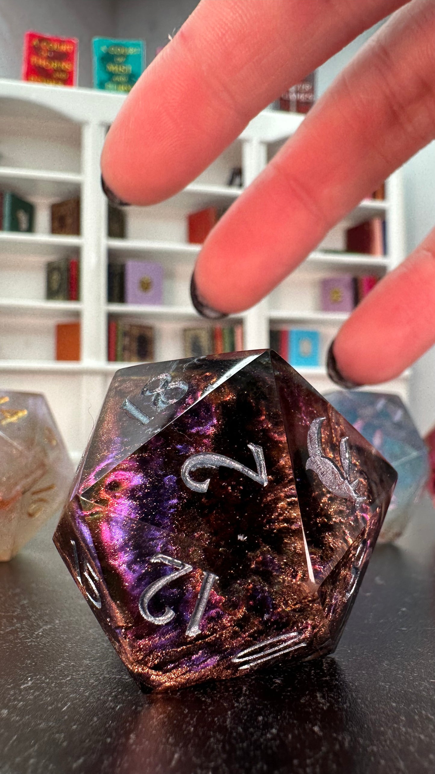 Rhysand- 40 MM Logo d20 Chonk