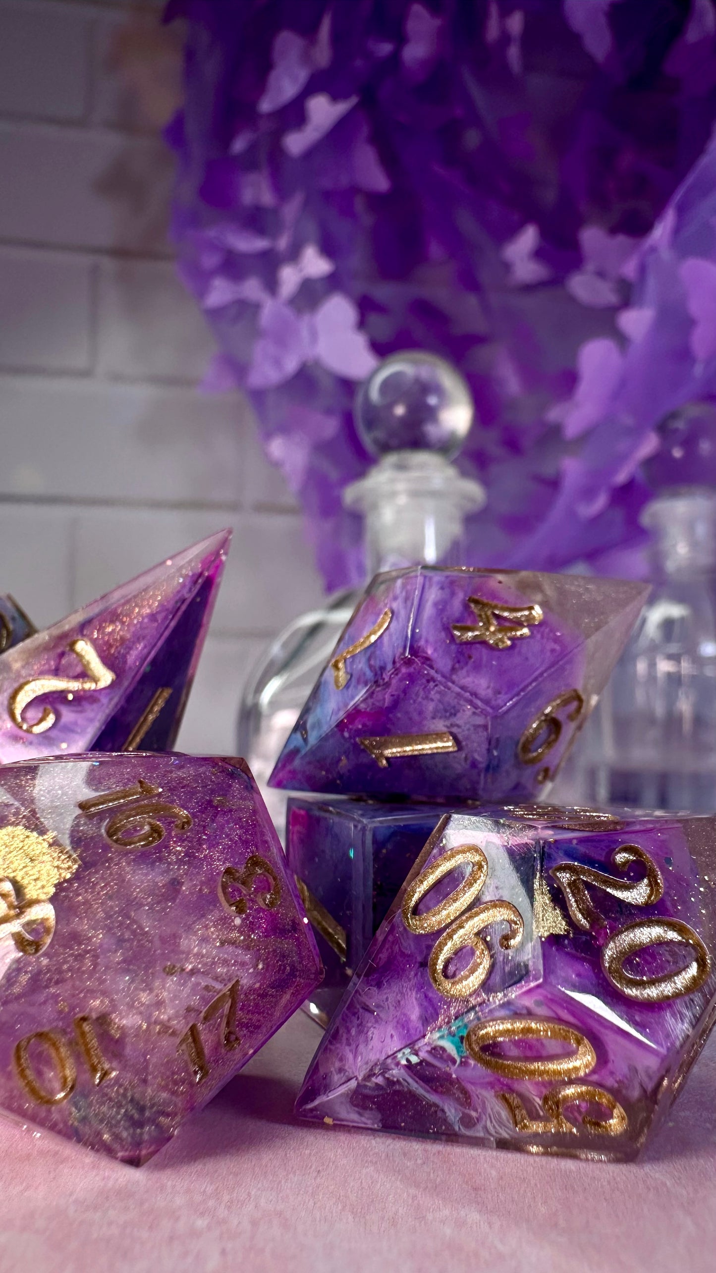 "I am your Venus" 8 piece polyhedral dice set (Large) (Beta) Pobody's Nerfect