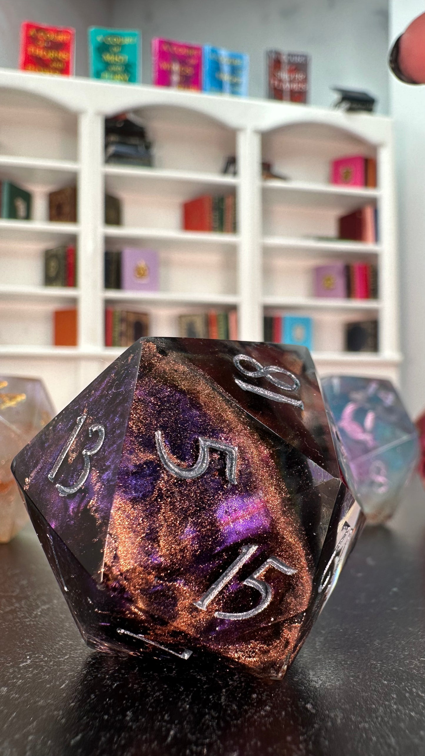 Rhysand- 40 MM Logo d20 Chonk