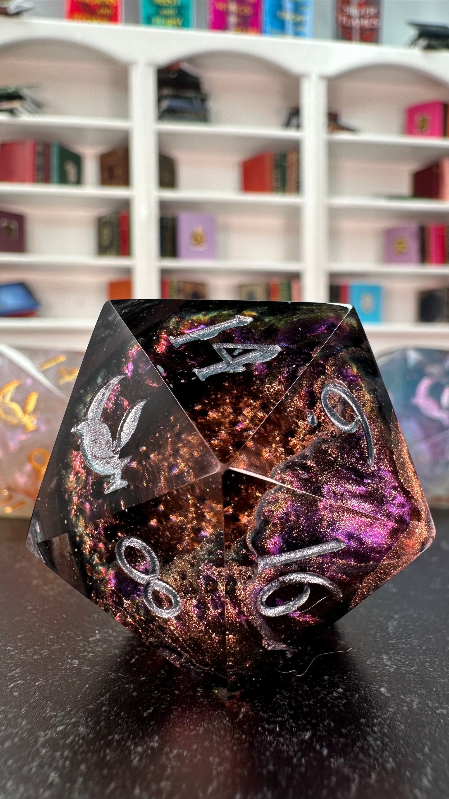 Rhysand- 40 MM Logo d20 Chonk