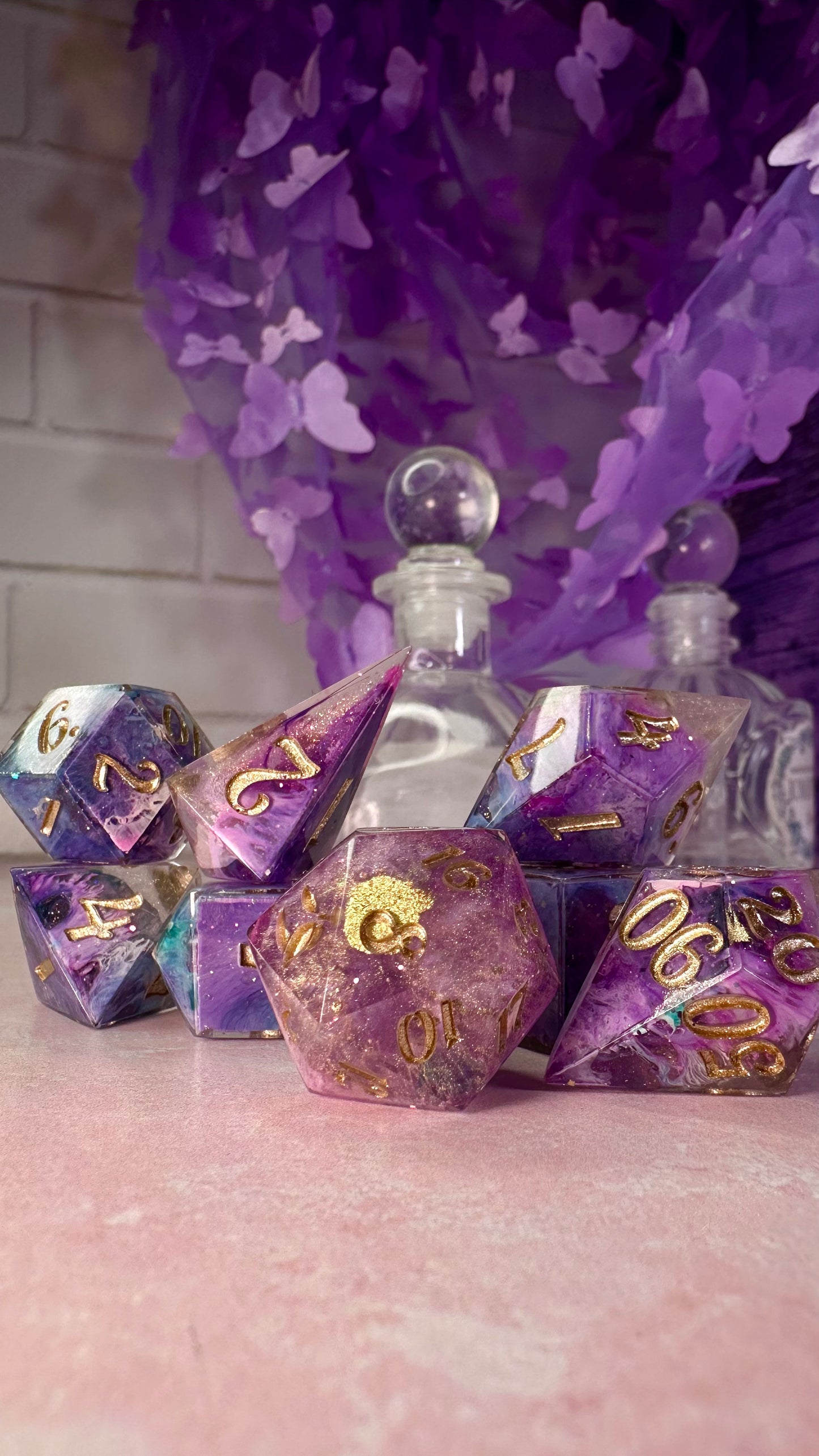 "I am your Venus" 8 piece polyhedral dice set (Large) (Beta) Pobody's Nerfect