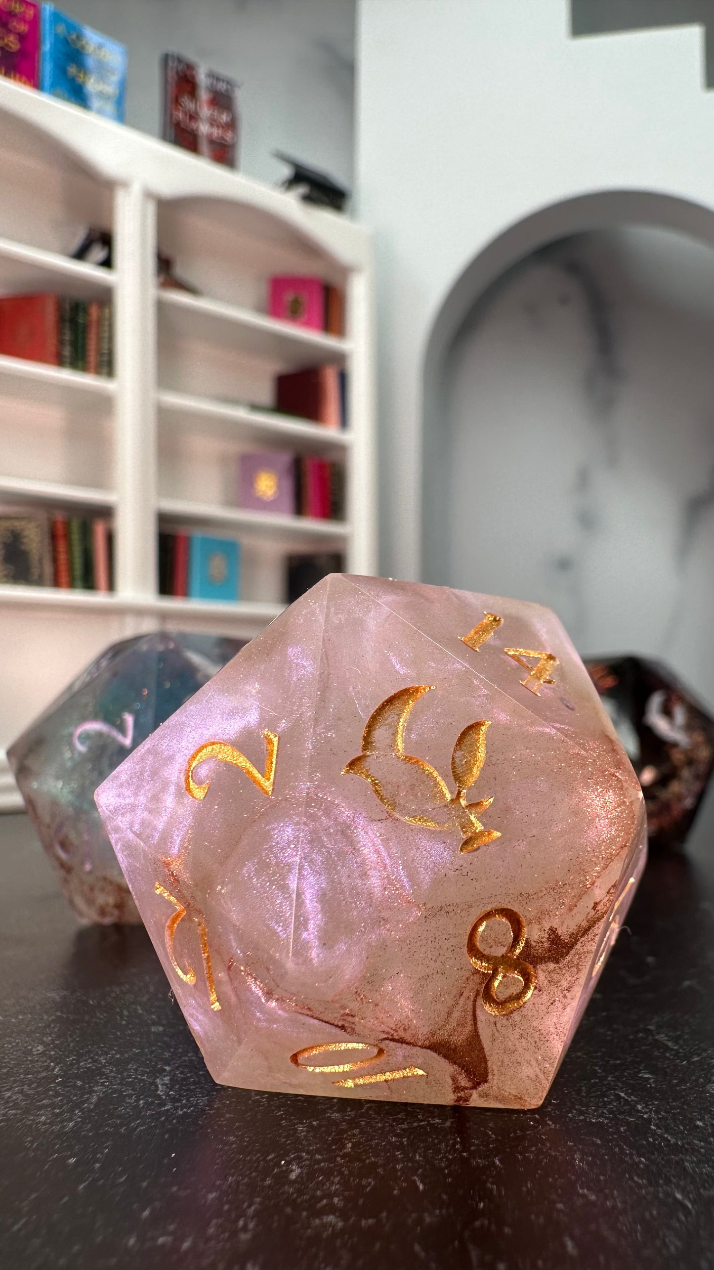 Helios- 40 MM Logo d20 Chonk