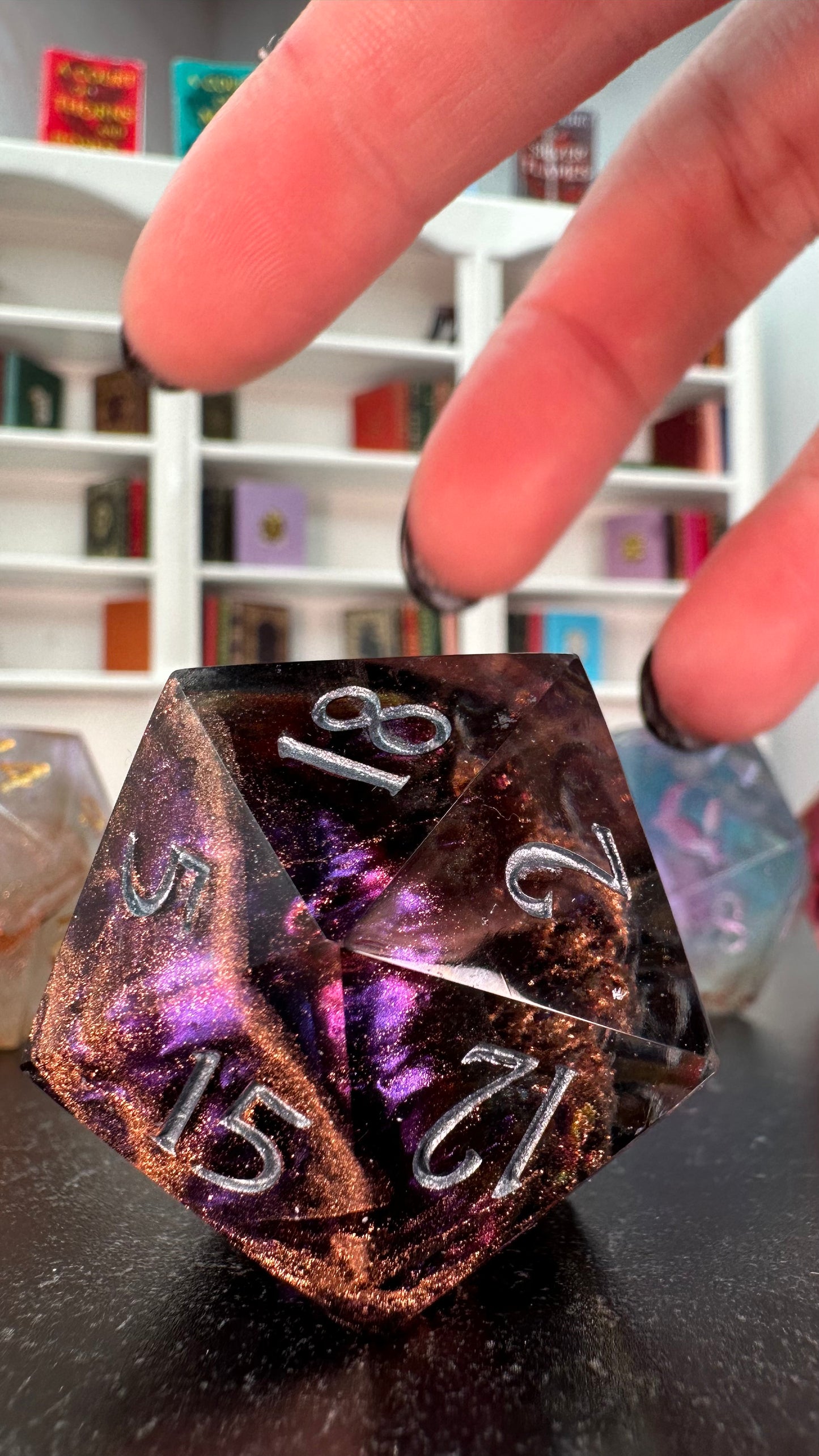 Rhysand- 40 MM Logo d20 Chonk