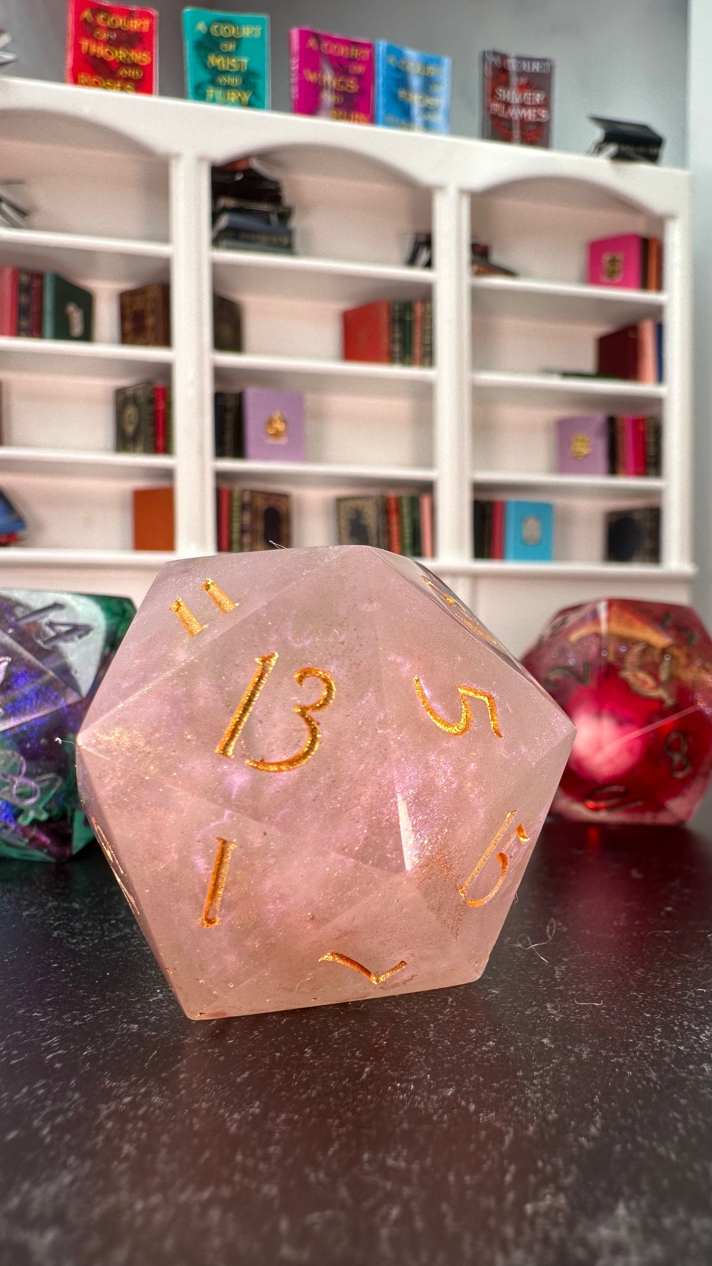 Helios- 40 MM Logo d20 Chonk
