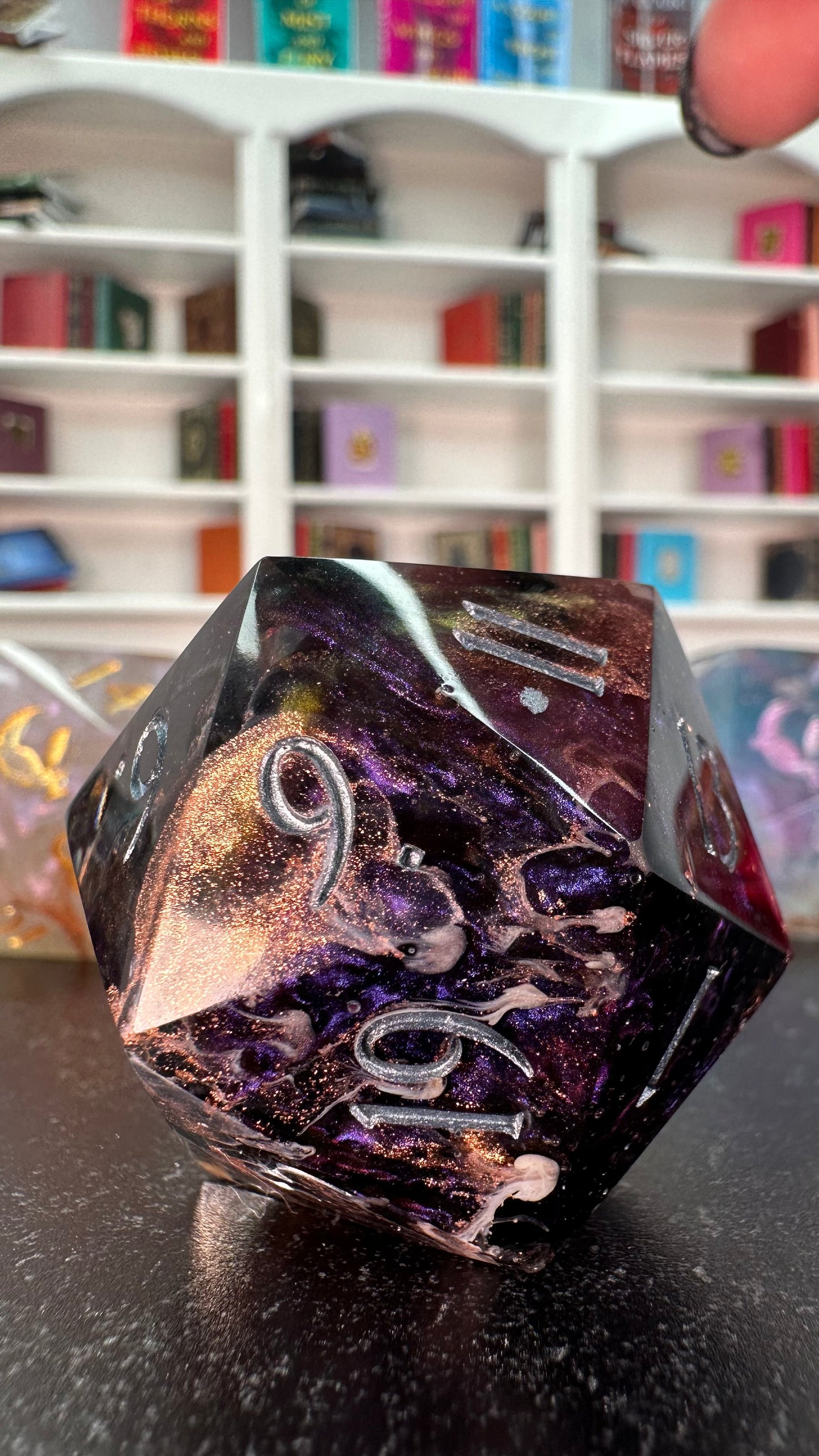 Rhysand- 40 MM Logo d20 Chonk