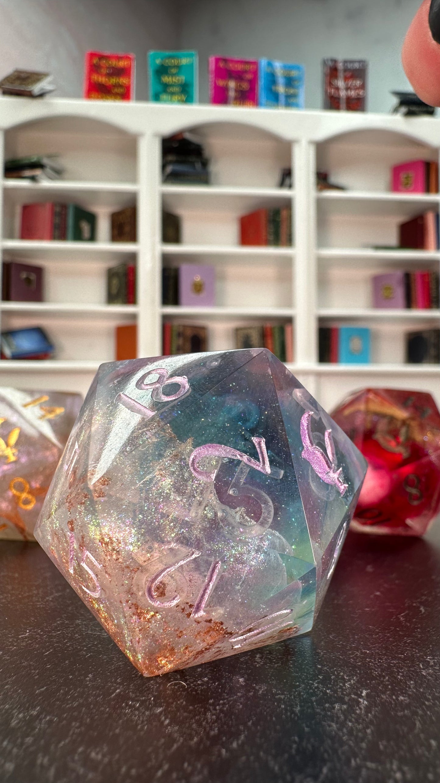Velaris- 40 MM Logo d20 Chonk