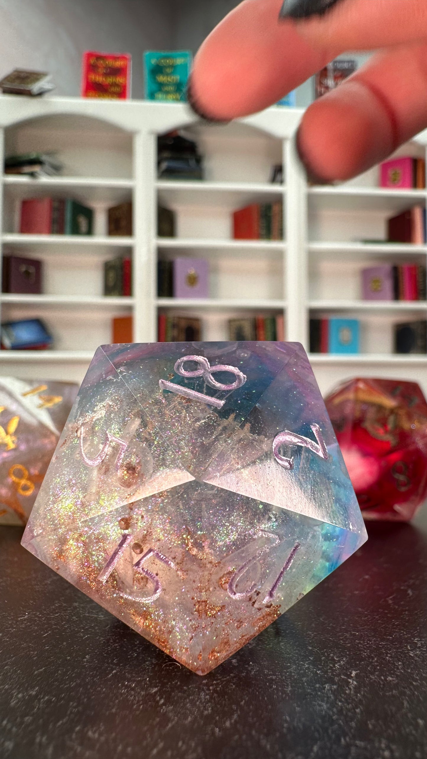 Velaris- 40 MM Logo d20 Chonk