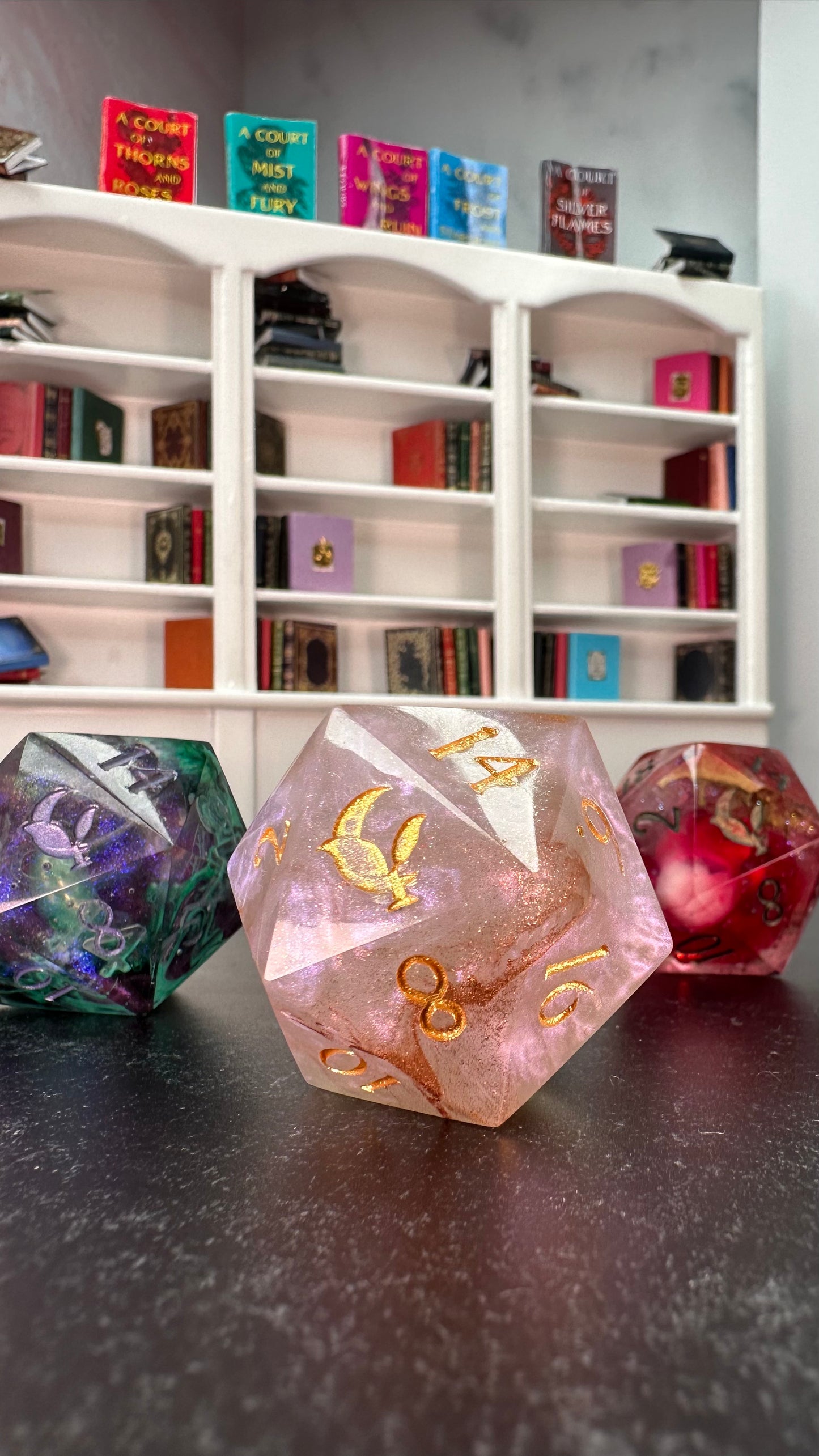 Helios- 40 MM Logo d20 Chonk