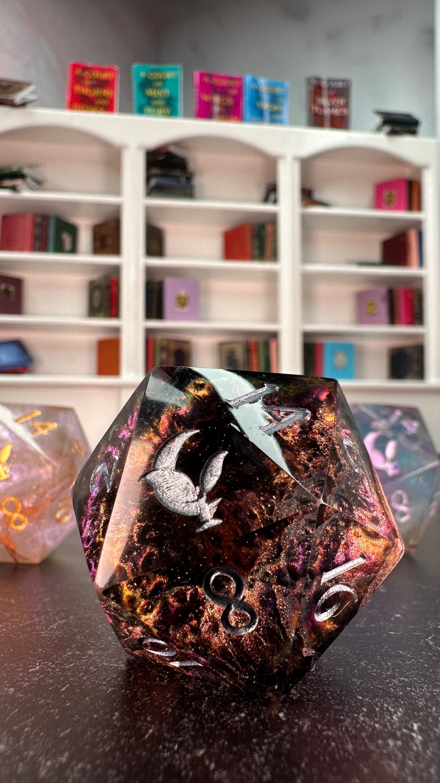 Rhysand- 40 MM Logo d20 Chonk