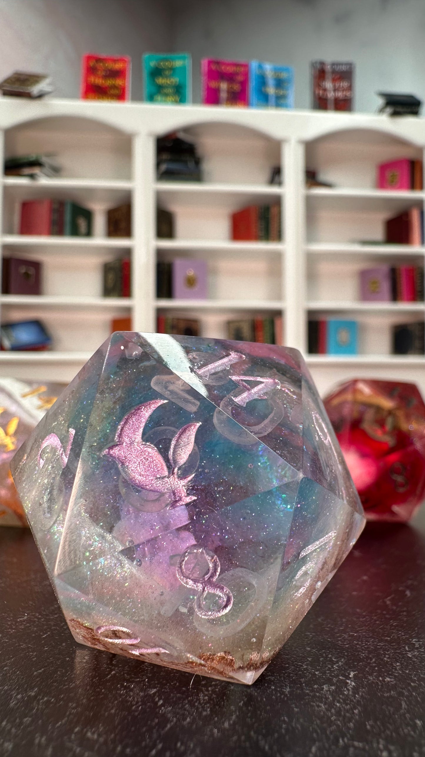 Velaris- 40 MM Logo d20 Chonk