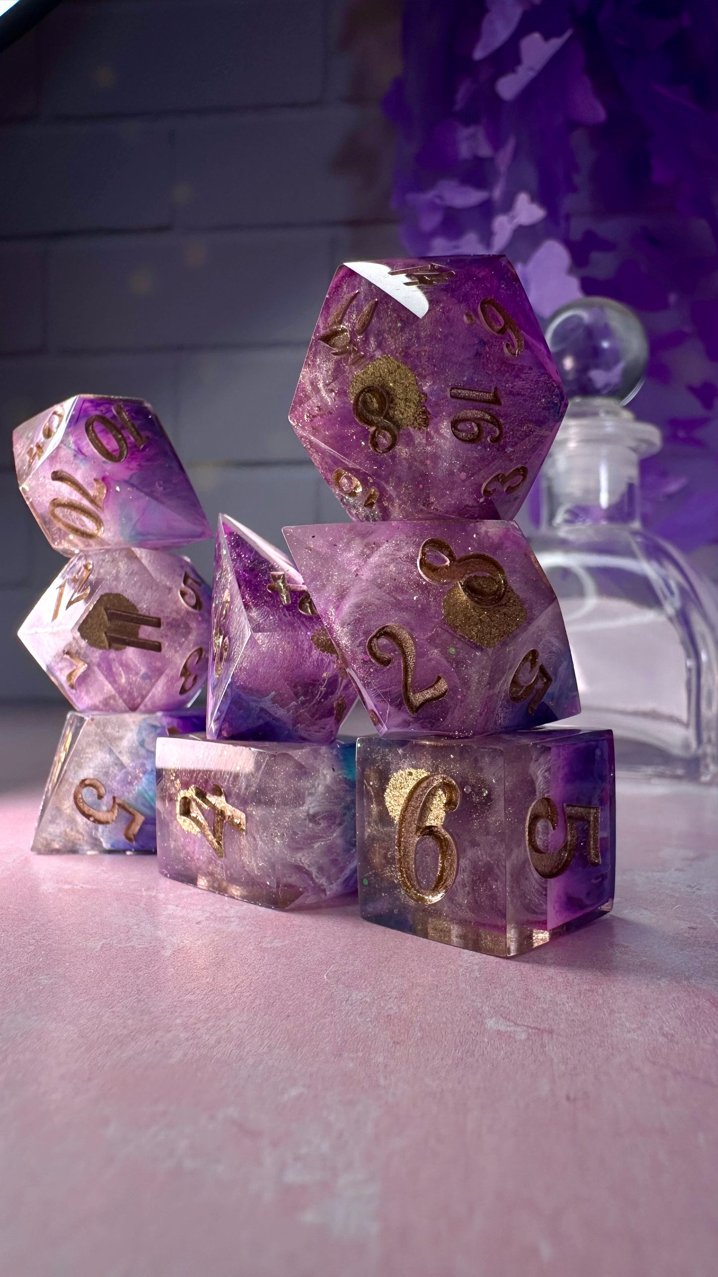 "I am your Venus" 8 piece polyhedral dice set (Large) (Beta) Pobody's Nerfect