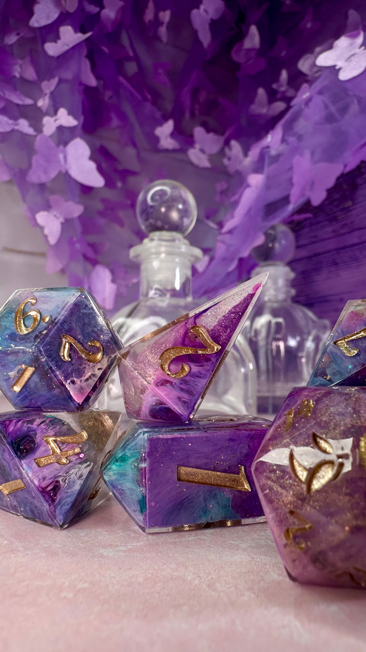 "I am your Venus" 8 piece polyhedral dice set (Large) (Beta) Pobody's Nerfect
