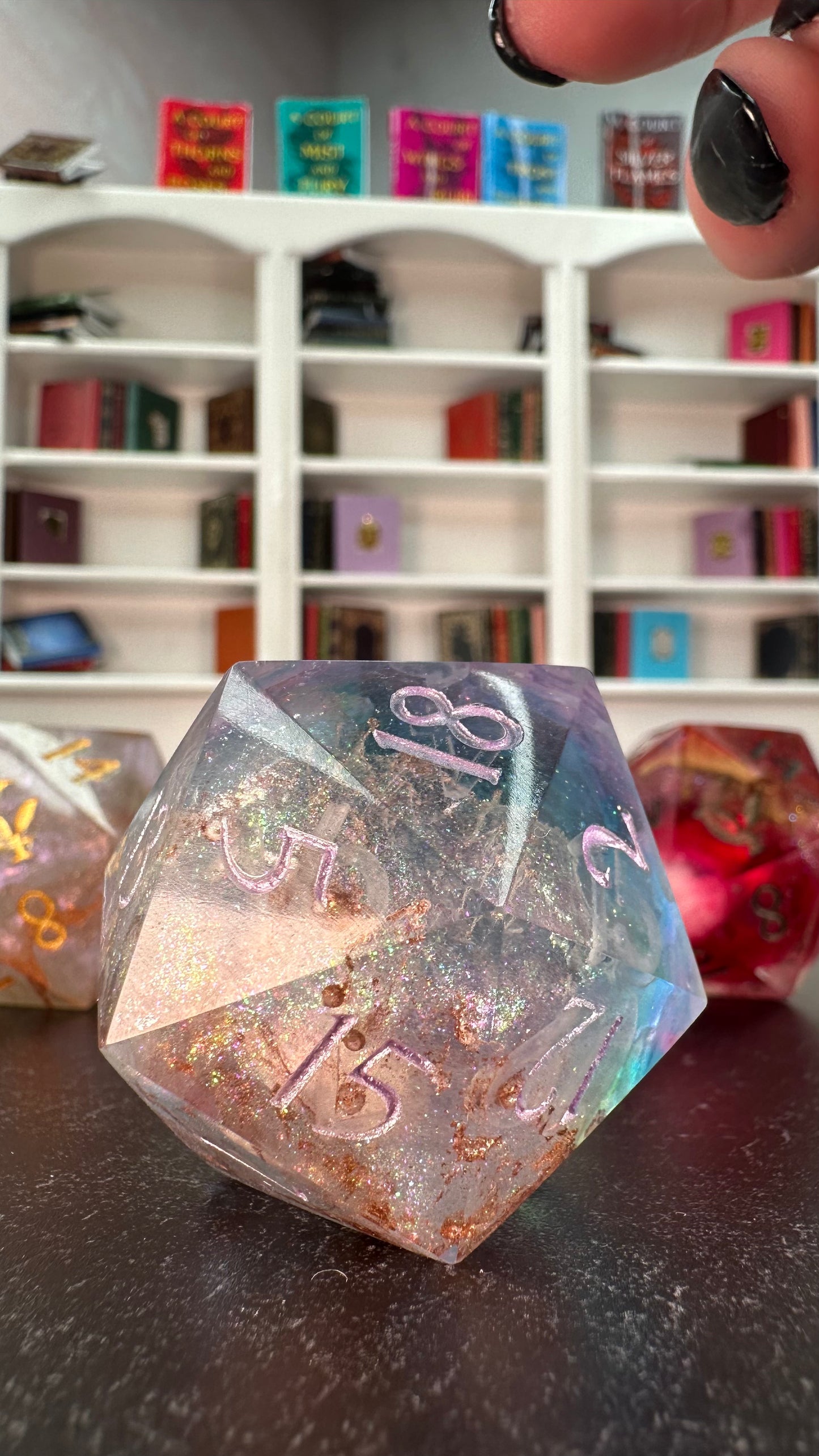 Velaris- 40 MM Logo d20 Chonk