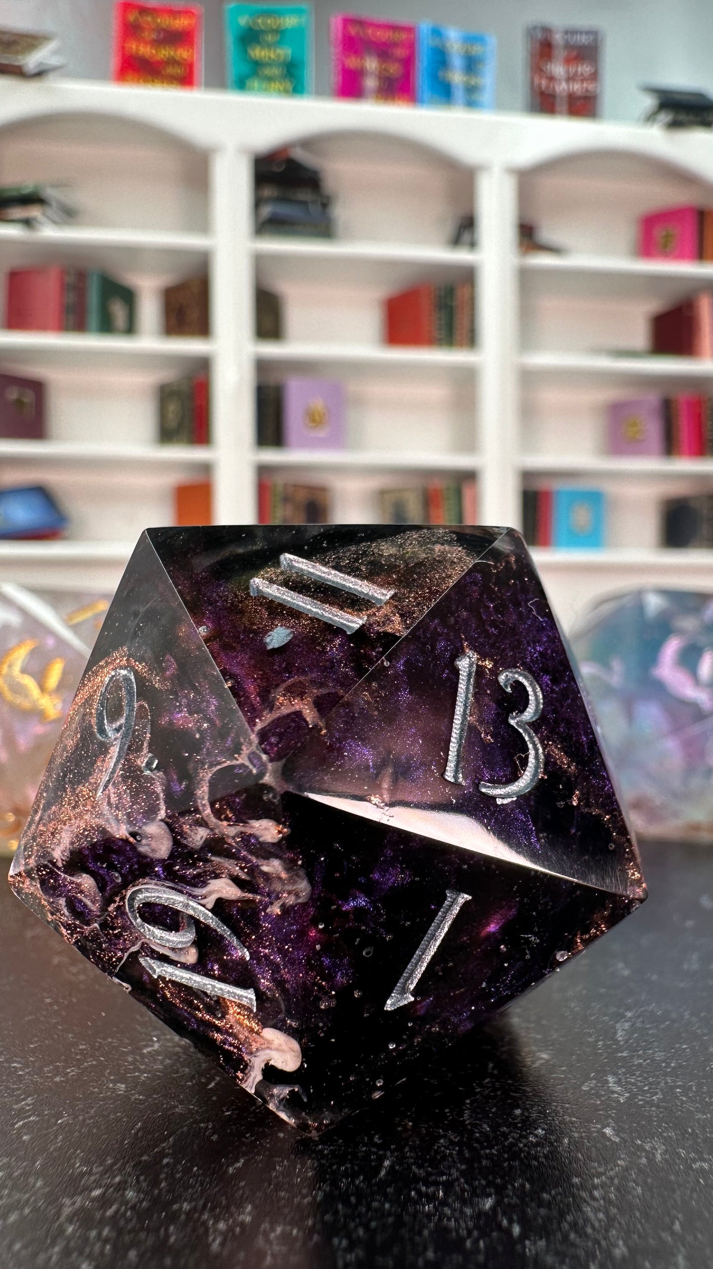 Rhysand- 40 MM Logo d20 Chonk
