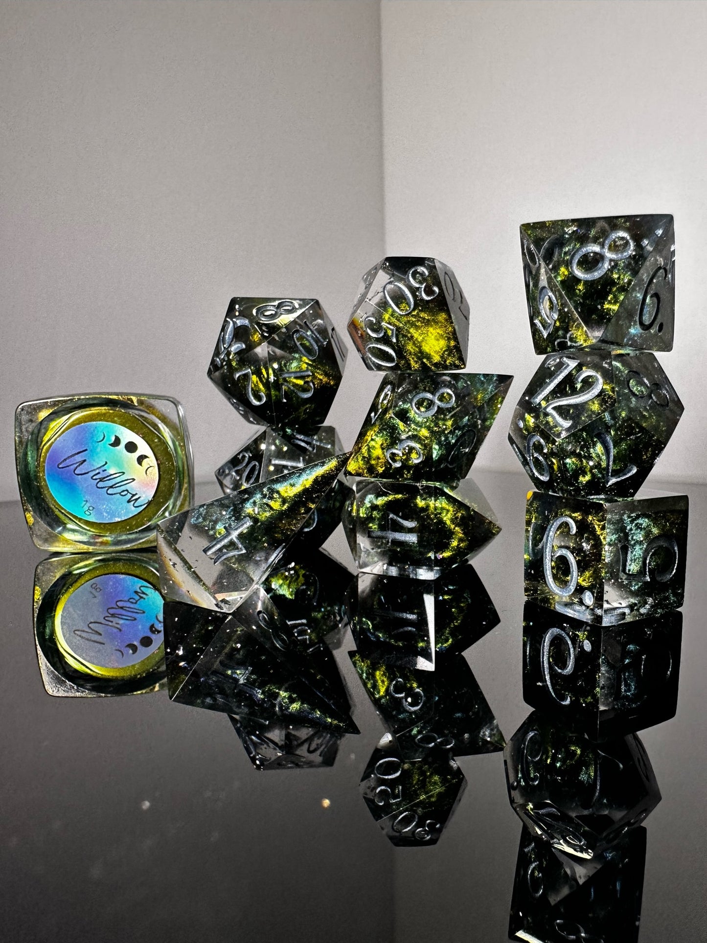 Willow-8 piece polyhedral dice set