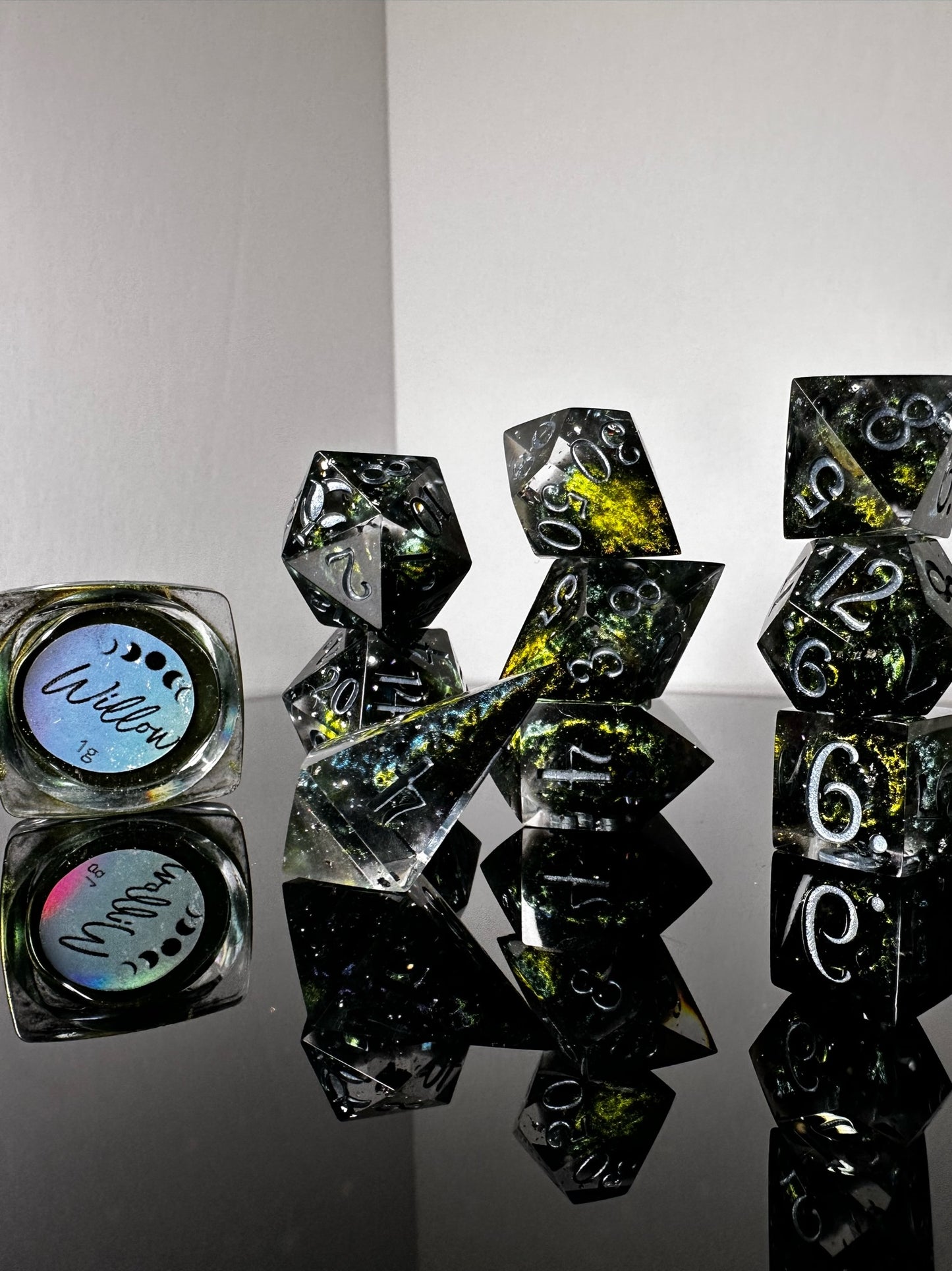 Willow-8 piece polyhedral dice set