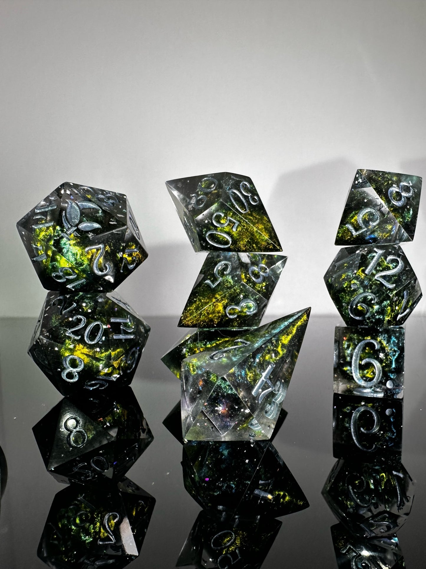 Willow-8 piece polyhedral dice set