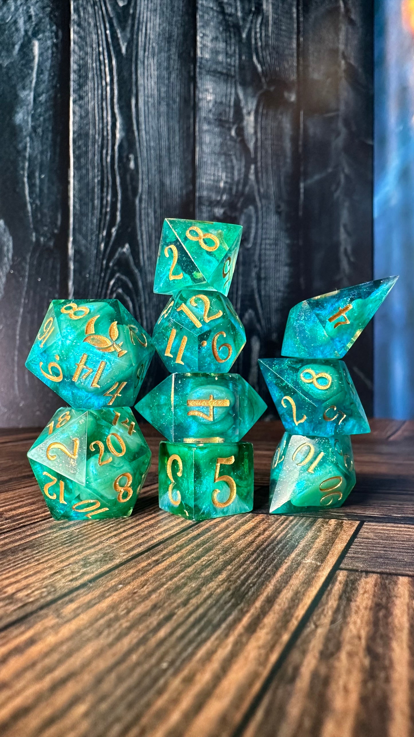 Tharion- 8 piece polyhedral dice set