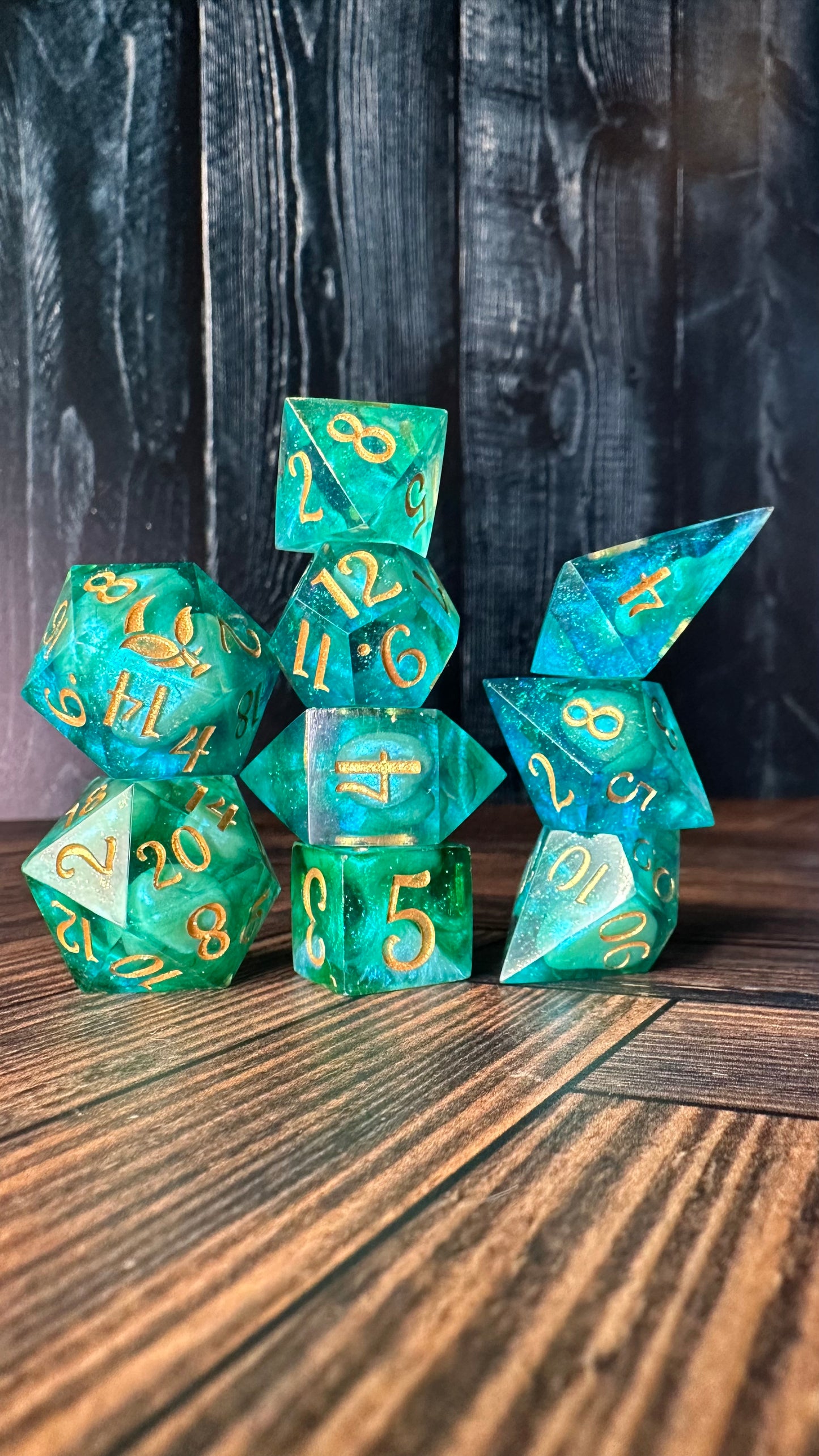 Tharion- 8 piece polyhedral dice set