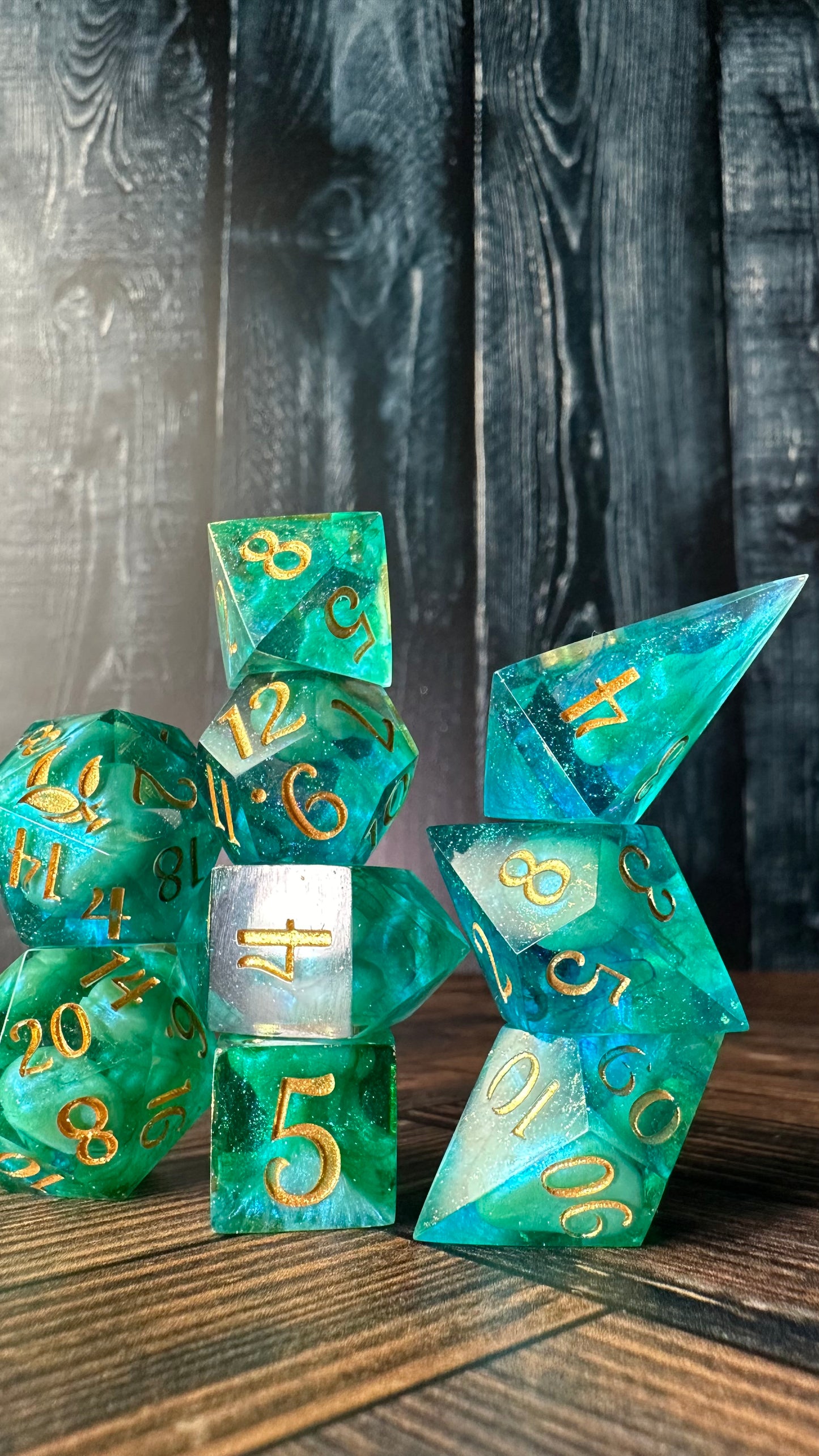 Tharion- 8 piece polyhedral dice set