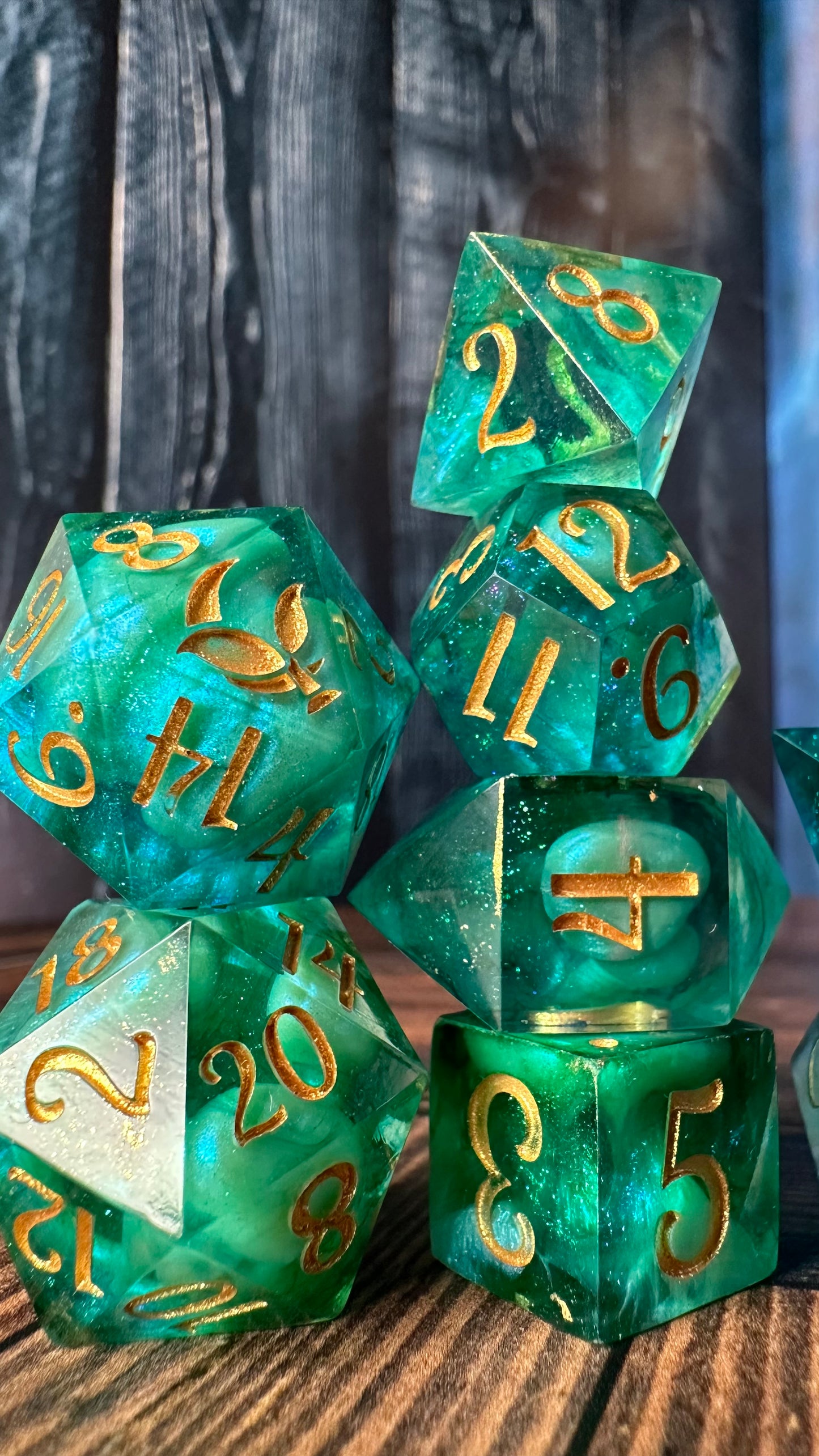 Tharion- 8 piece polyhedral dice set