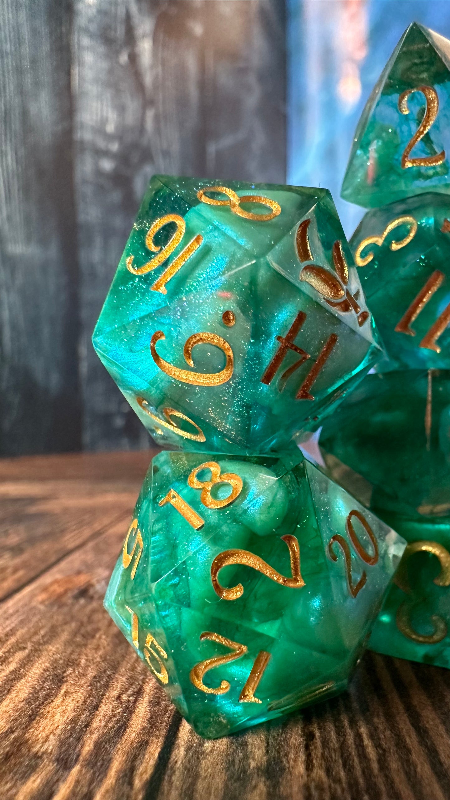 Tharion- 8 piece polyhedral dice set