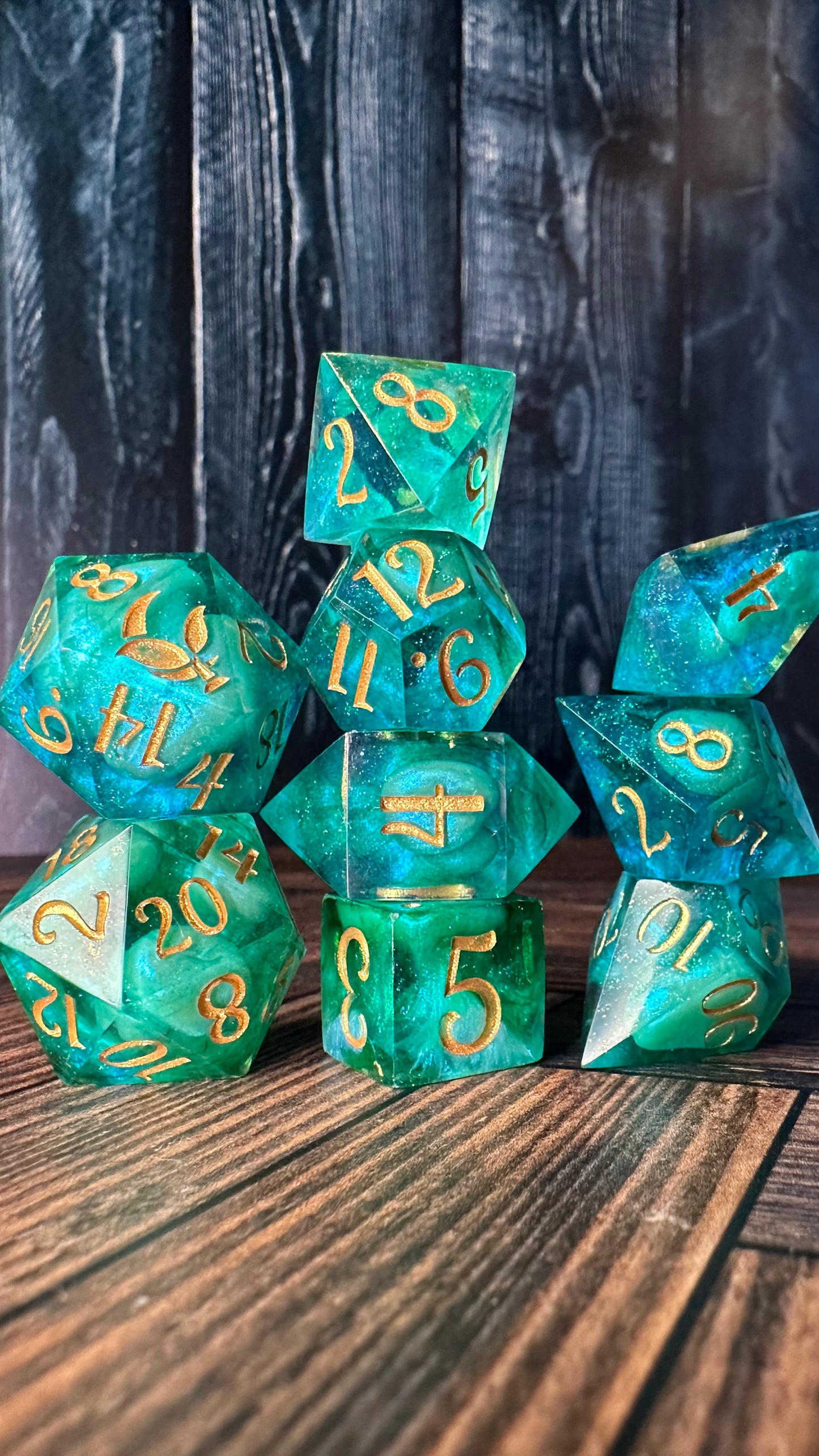 Tharion- 8 piece polyhedral dice set