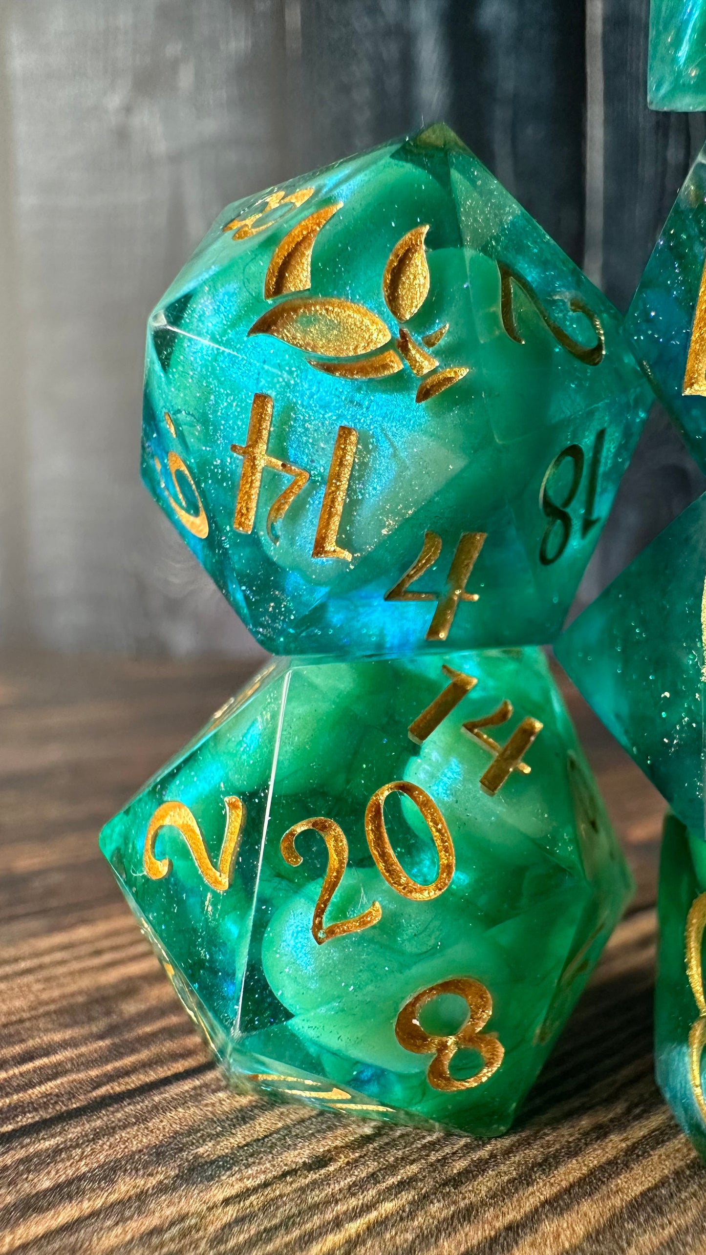 Tharion- 8 piece polyhedral dice set