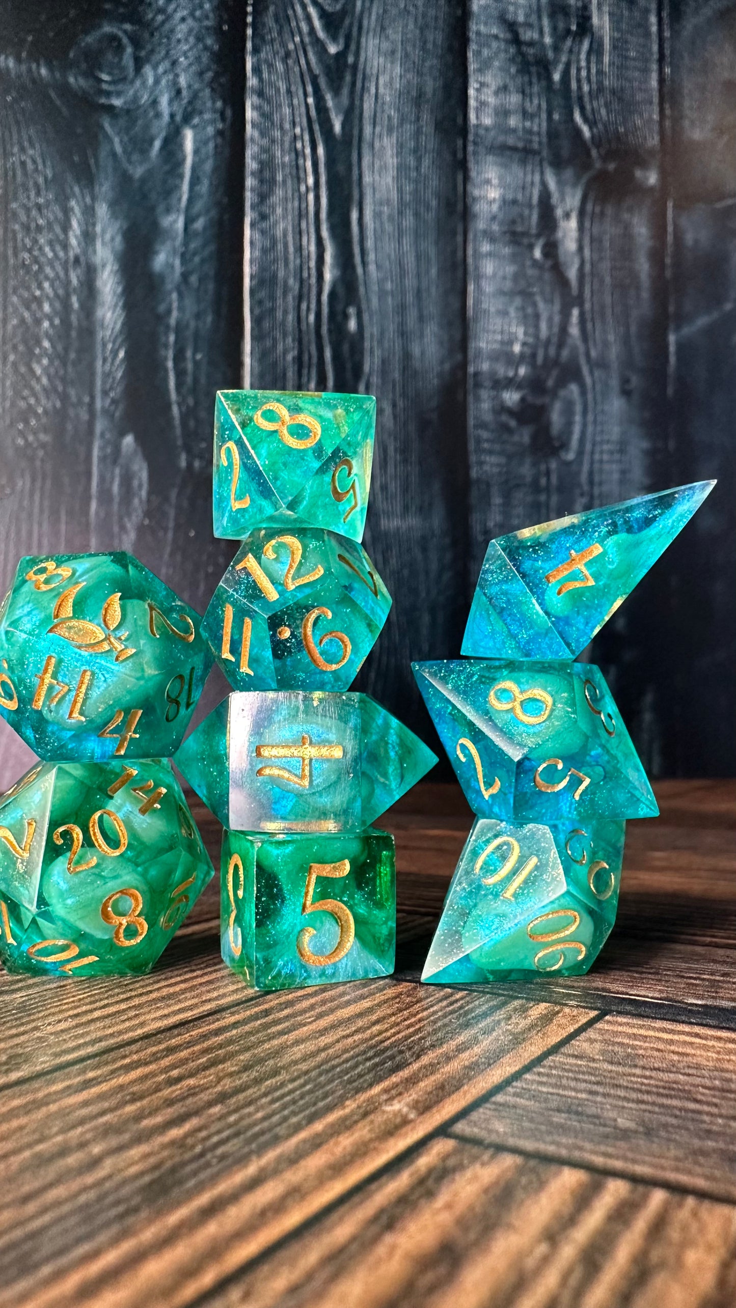 Tharion- 8 piece polyhedral dice set